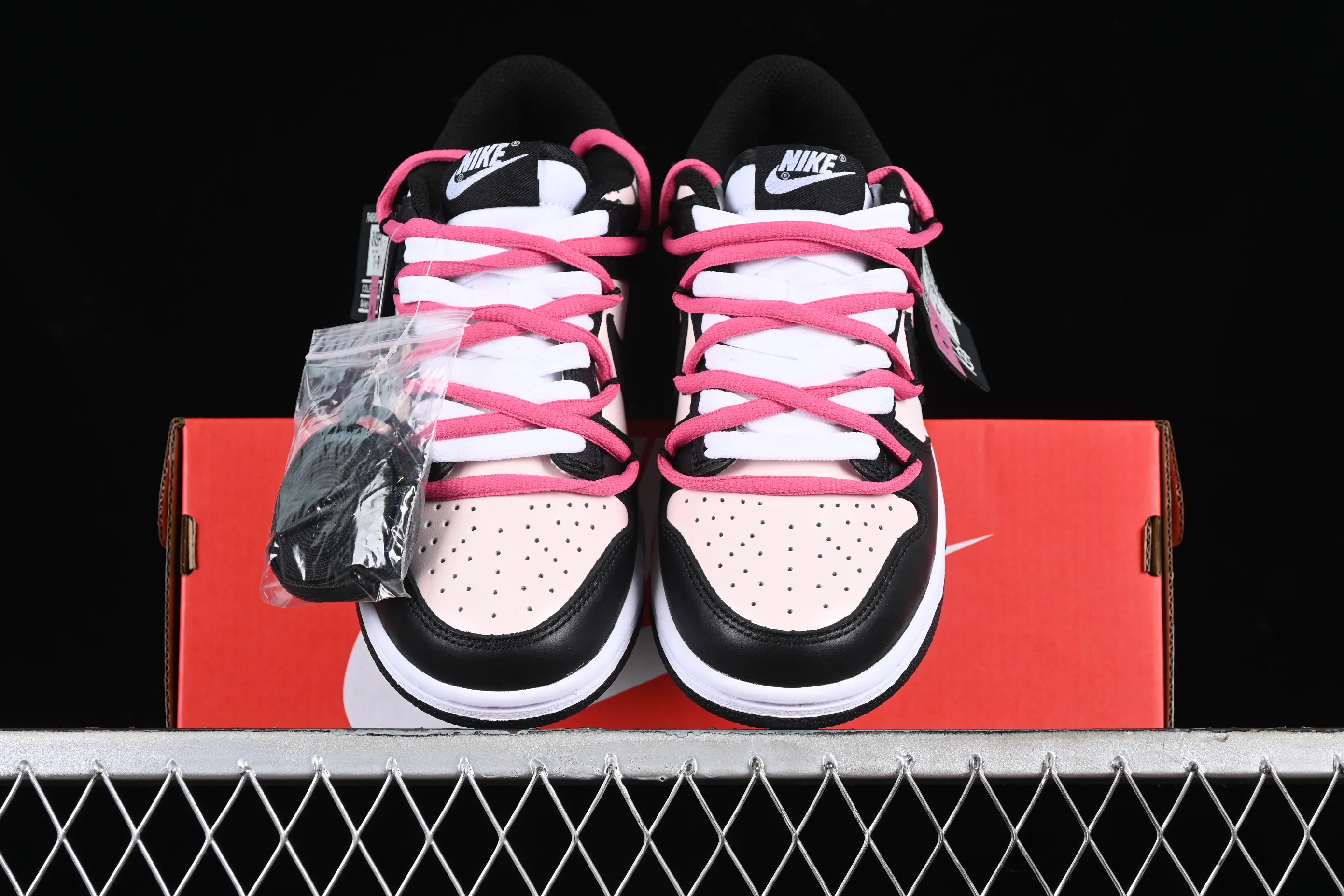 All categories Nk SB Dunk series Nk SB Dunk Low low-top sneakers Nk Dunk Low Raspberry Mousse Pink SB strap low-top casual sneakers CW1590-100